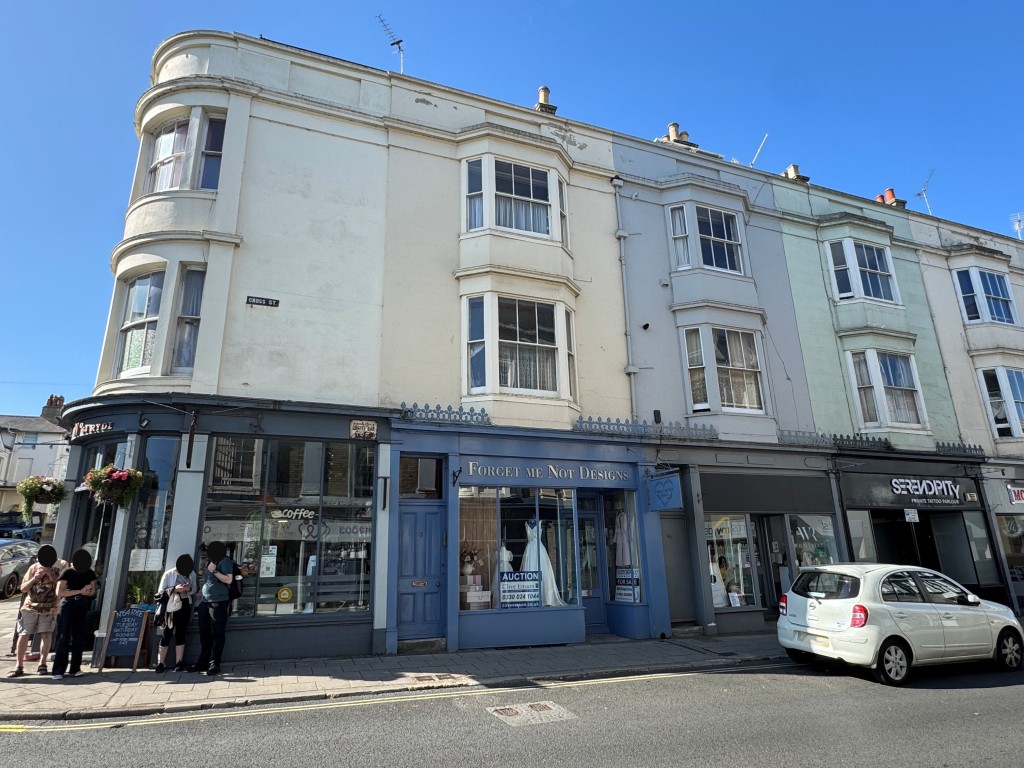 Lot: 77 - GROUND FLOOR COMMERCIAL UNIT AND LOWER FLOOR WORKSHOP PREVIOUSLY IN USE AS A RESIDENTIAL FLAT - Front View
